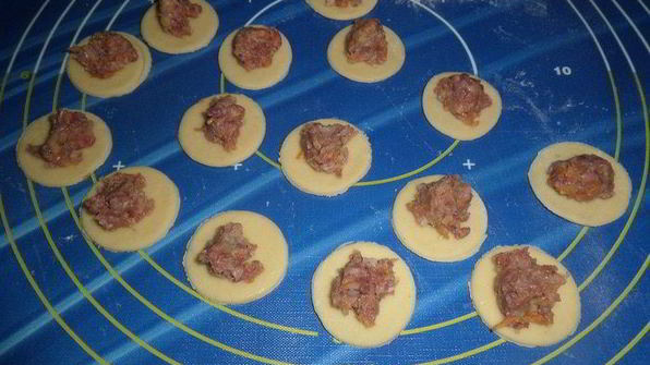 пельмени с гусем, гречкой и овощами