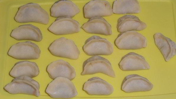 пельмени с гусем, гречкой и овощами