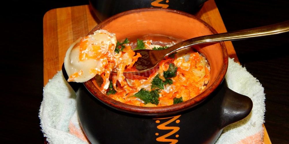 Рецепт пельменей в сметане в горшочке