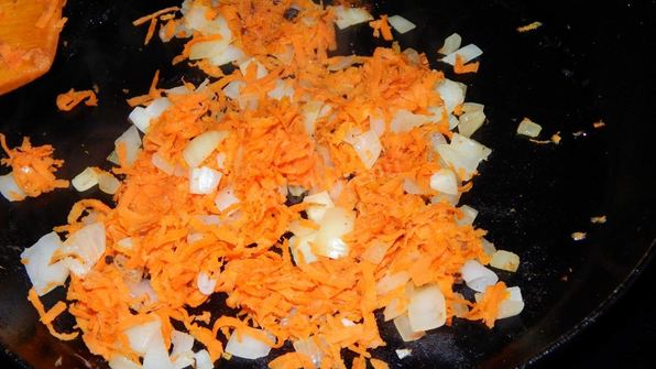 пельмени в сметане в горшочке