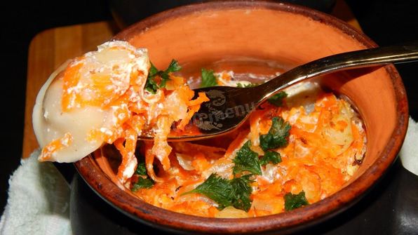 пельмени в сметане в горшочке