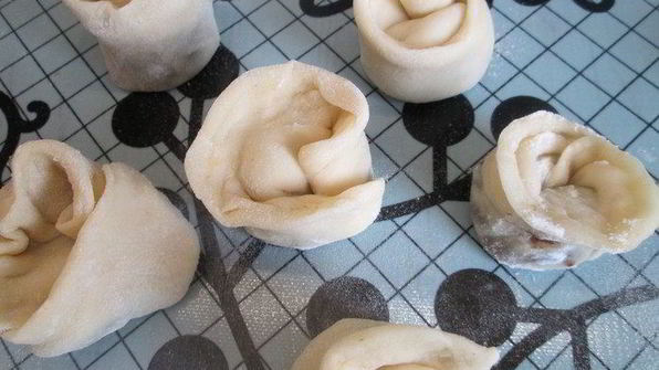 шоколадные пельмени в соусе из манго