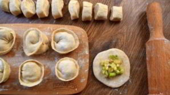 вегетарианские пельмени с кабачками