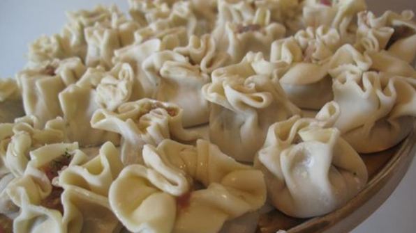 вонтоны с луком и свининой