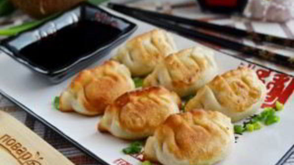 японские жареные пельмешки гедза