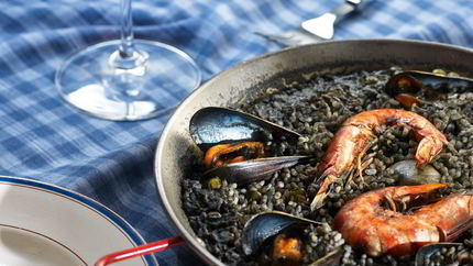 Черная паэлья с креветками