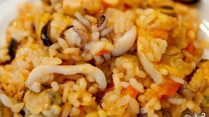 Паэлья с курицей и морепродуктами