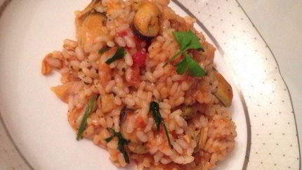 Паэлья с мидиями и креветками