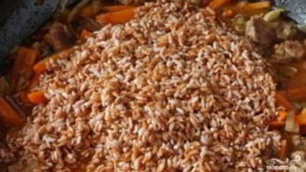 плов из бурого риса со свининой