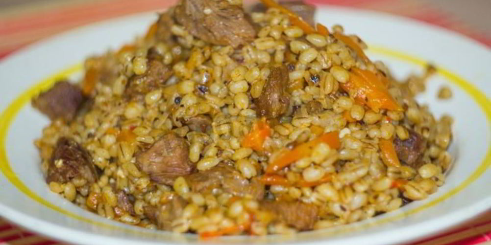 Рецепт плова из перловки в мультиварке с мясом