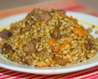 Плов из перловки в мультиварке с мясом