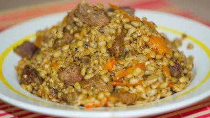 Плов из перловки в мультиварке с мясом