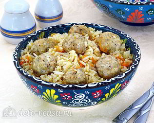 Плов с фрикадельками в мультиварке