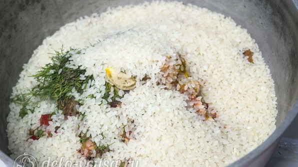 плов с говядиной и помидорами