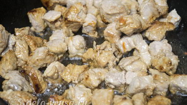 плов с говядиной и помидорами