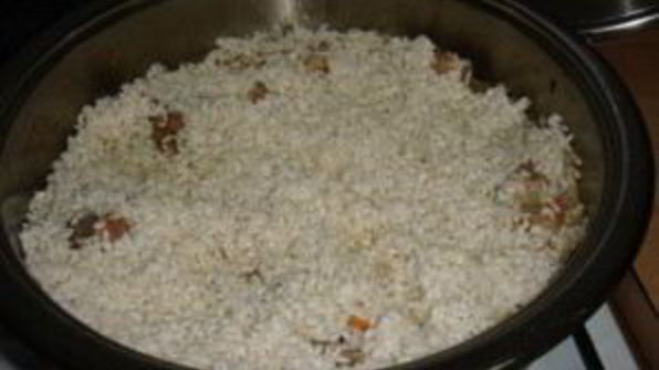 плов с курицей и изюмом