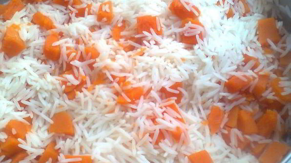 плов с тыквой , капченой рыбой и гранатом