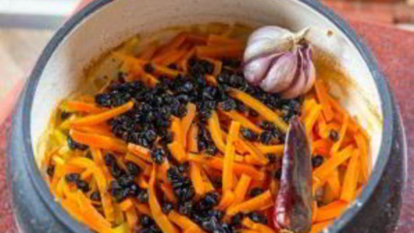 плов в чугунке в духовке