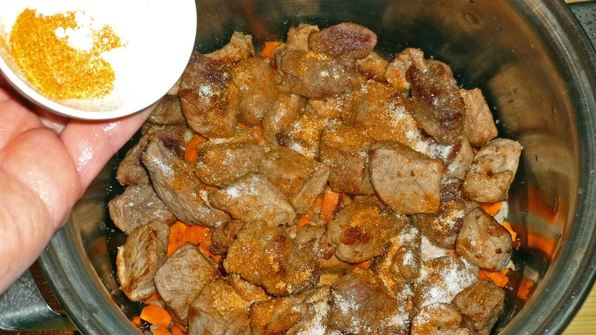 плов в кастрюле со свининой