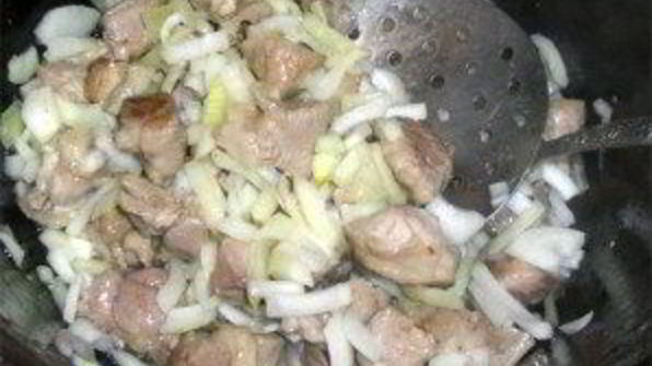 рассыпчатый плов из свинины