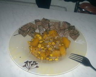 Быстрое рагу из тыквы и кукурузы и говядина тушеная в прованских травах