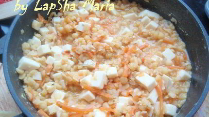 Гороховое рагу с копченым сыром без мяса