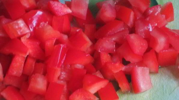 картофель, фаршированный мясным рагу с фасолью