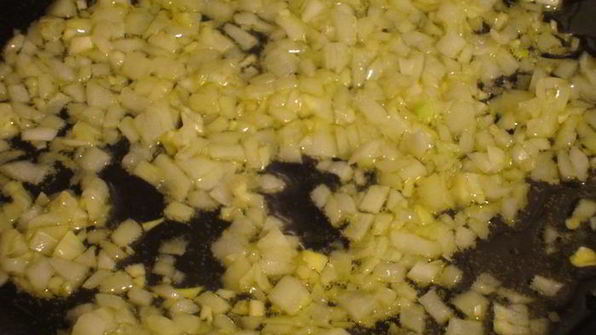 картофель, фаршированный мясным рагу с фасолью