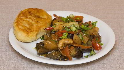 Овощное рагу с баклажанами и зеленью