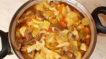 Овощное рагу с цветной капустой в мультиварке