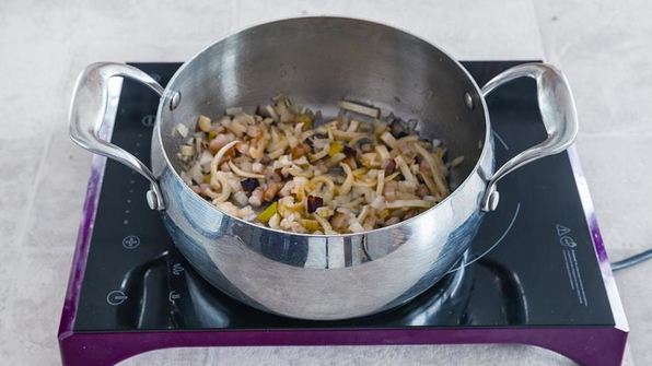 папарделле с соусом-рагу из курицы