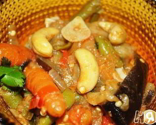 Рагу с кешью и мини-морковью