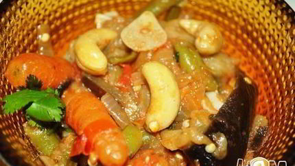 Рагу с кешью и мини-морковью