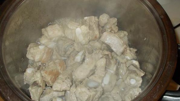 свиное рагу с морковью и булгуром