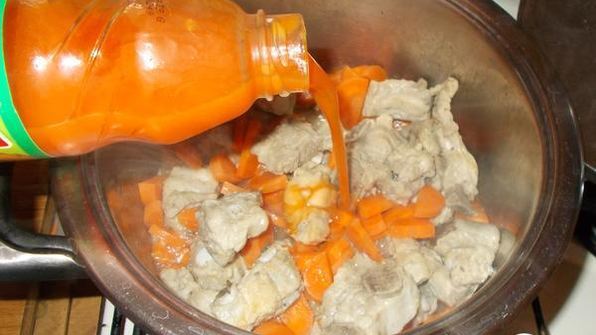 свиное рагу с морковью и булгуром