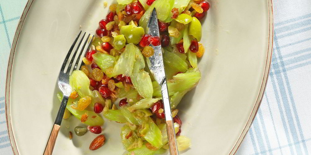 Рецепт весенней капонаты с оливками и гранатом