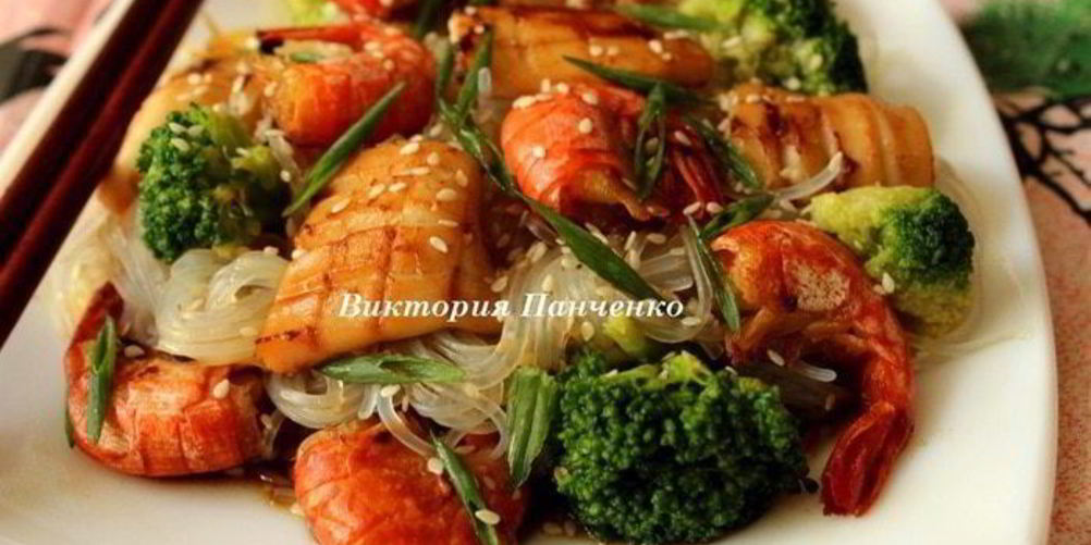 Рецепт рисовой лапши с брокколи и морепродуктами