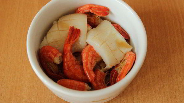 рисовая лапша с брокколи и морепродуктами