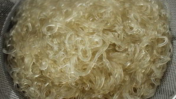 рисовая лапша с брокколи и морепродуктами