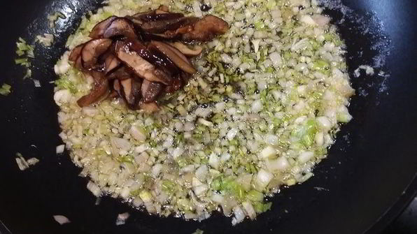 ризотто с белыми грибами и шпинатом