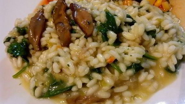 ризотто с белыми грибами и шпинатом