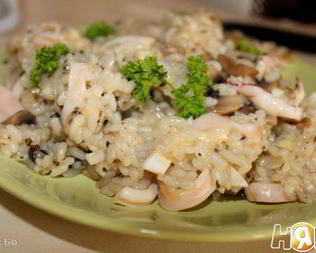 Ризотто с кальмарами и шампиньонами