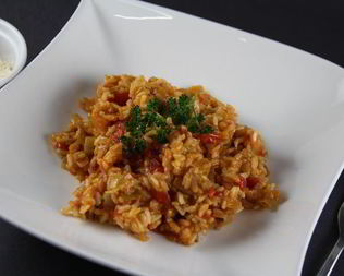 Ризотто с луком-пореем и помидорами