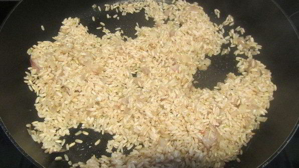 ризотто с луком-пореем и помидорами