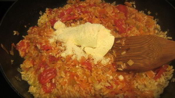 ризотто с луком-пореем и помидорами