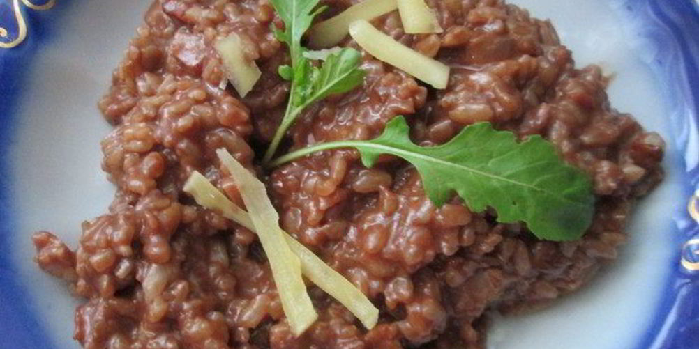 Рецепт шоколадного ризотто с беконом и руколой