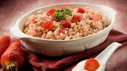 Сладкое ризотто с клубникой