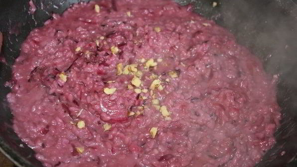 свекольный ризотто с цикорием