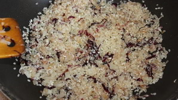 свекольный ризотто с цикорием