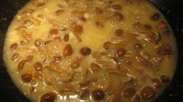 зеленое ризотто с опятами и креветками